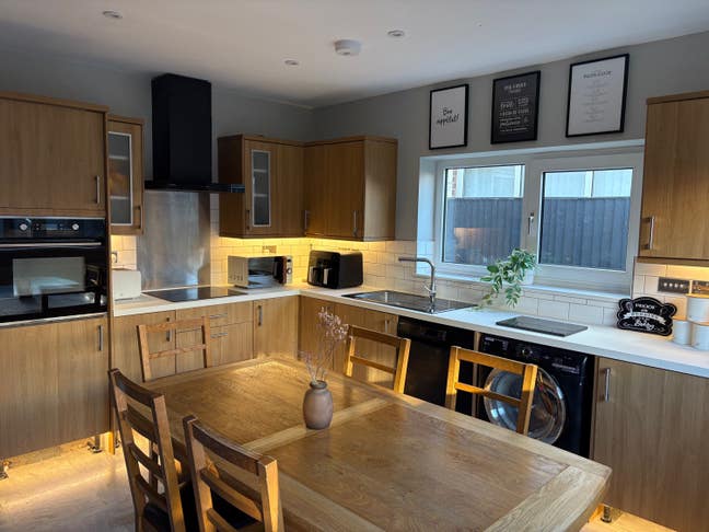Exceptional House Share - *Complete Refurb* Main Photo