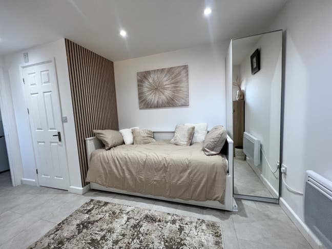 Newly built luxury studio flat Main Photo
