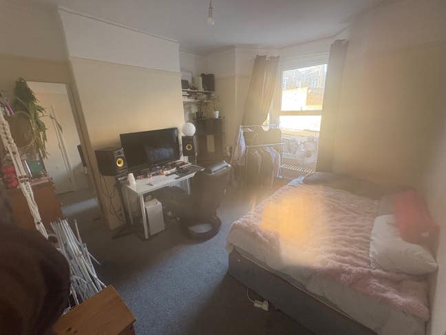 Bright Double Room | Sociable Flat with Garden  Main Photo
