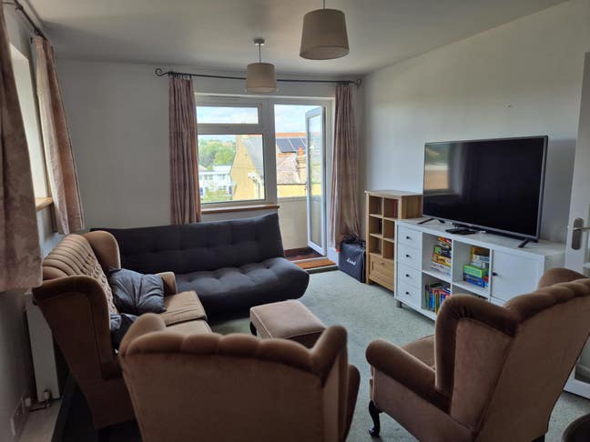 Double bedroom in spacious flat, central location. Main Photo