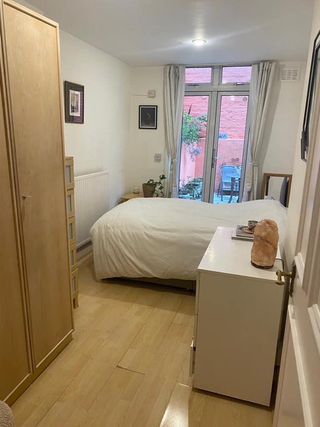 Lovely double room Own separate bathroom Main Photo