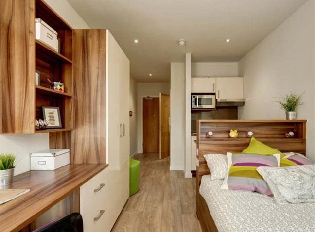 Ealing student studio Main Photo