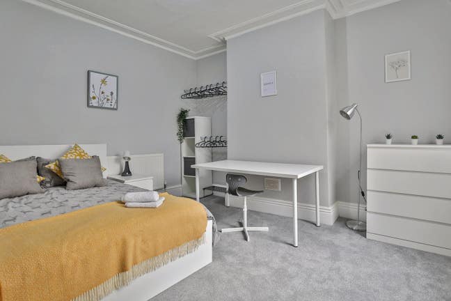 Large Double Room - All Bills inc. and Cleaner Main Photo