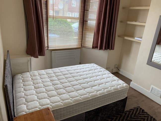 Double room in a house Main Photo