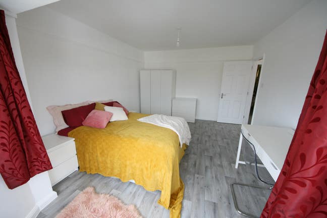 Large Double Room Available 1St Oct Main Photo