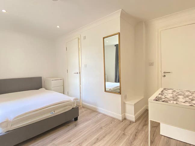 Double room with an en-suite Main Photo