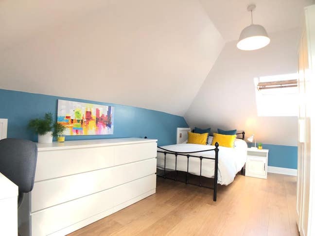 Bright and Modern House With Parking Main Photo