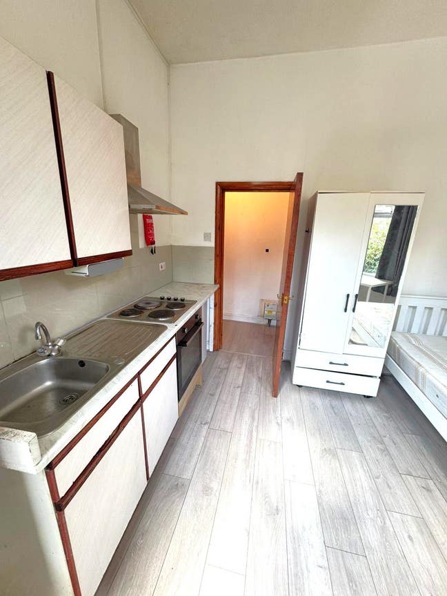Modern Studio for Rent in Vibrant Finsbury Park Main Photo