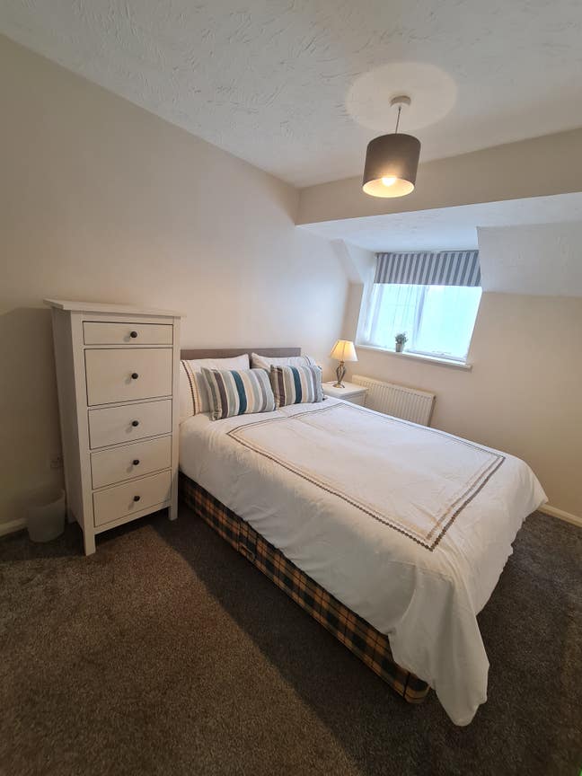  1 Dble room, £800 pcm Nr. BP HQ TW16 7RF Main Photo