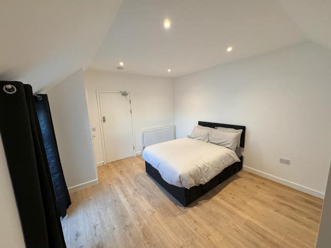 7 Large Bedroom House  Main Photo