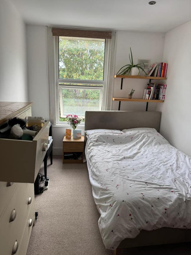  Room in a nice quiet HOME Main Photo