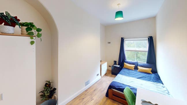 Arboretum facing room available to rent! Main Photo