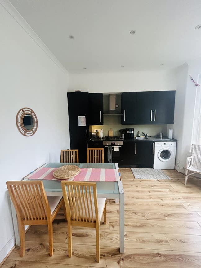 Lovely Furnished Streatham Hill Room- BILLS INC. Main Photo