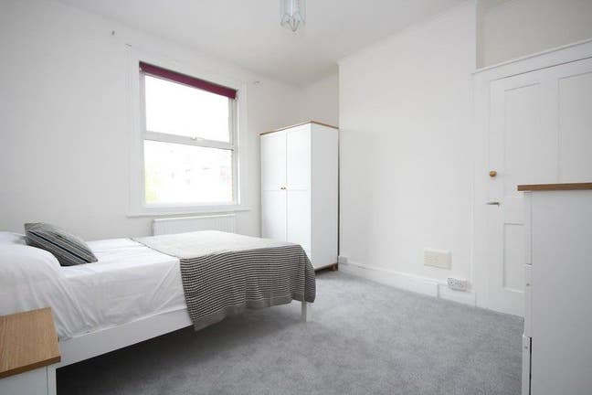 * Amazing Double- Ealing Bdwy/West Ealing Stati Main Photo