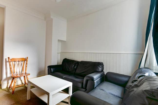 No Deposit: Bills inc, Lounge, Furnished Main Photo