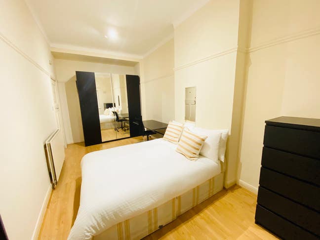 Spacious Double Room Close to Station – Available  Main Photo