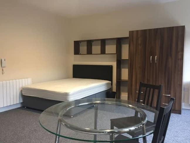 Ensuite Studio Apartment - King Bed - City Centre Main Photo
