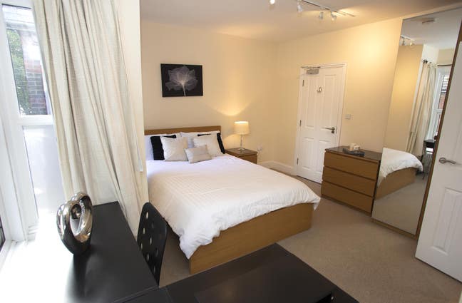 🌟 Spacious Ensuite Room 🌟 Female House 🌟 Main Photo