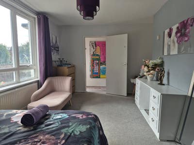 Room in good location. Main Photo