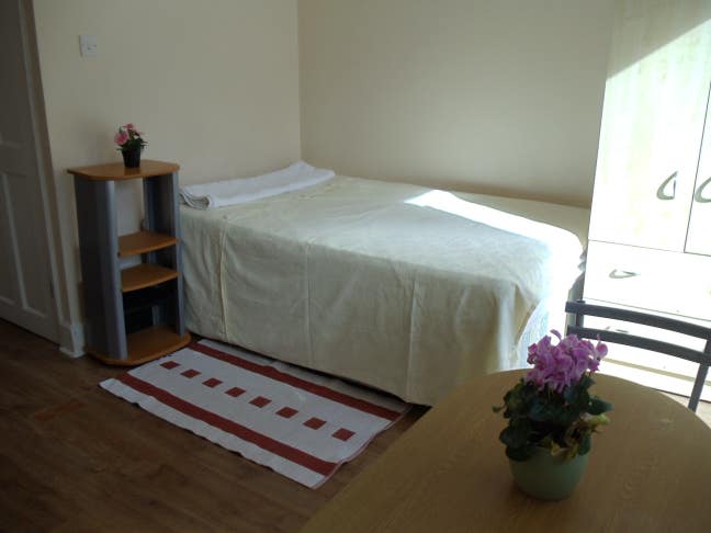 Studio Flat with Own Private Garden Bills Included Main Photo