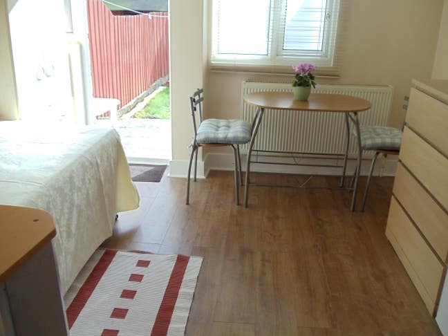 Studio Flat with Own Private Garden Bills Included Main Photo