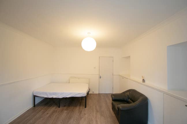 HUGE ROOM! Just 12mins to London Bridge!  Main Photo