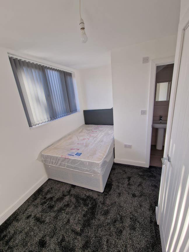 En-Suite Room Available in CV1  Main Photo