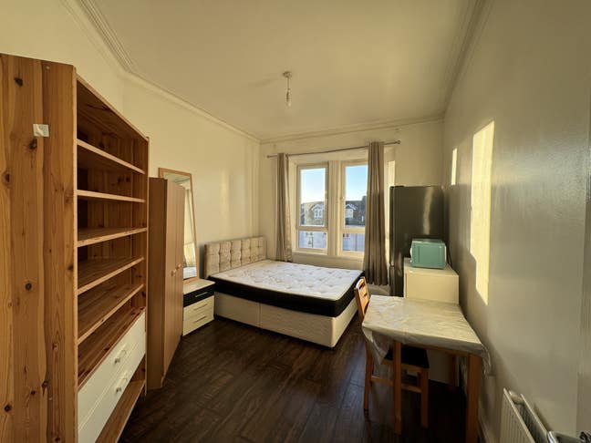 Furnished Room - Bills Inc - Glasgow, Rutherglen Main Photo