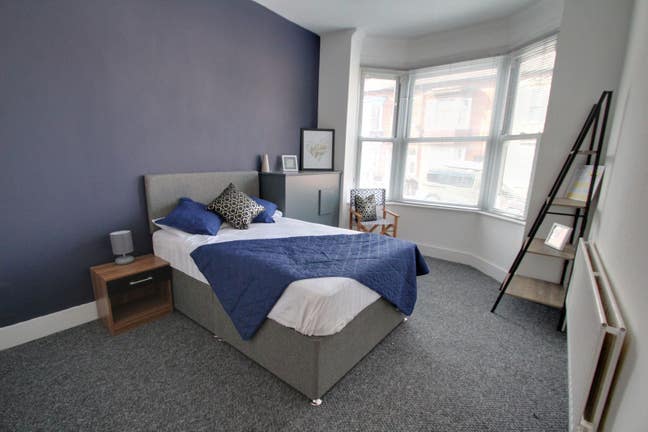 Hassle‑free modern rooms for working professionals Main Photo