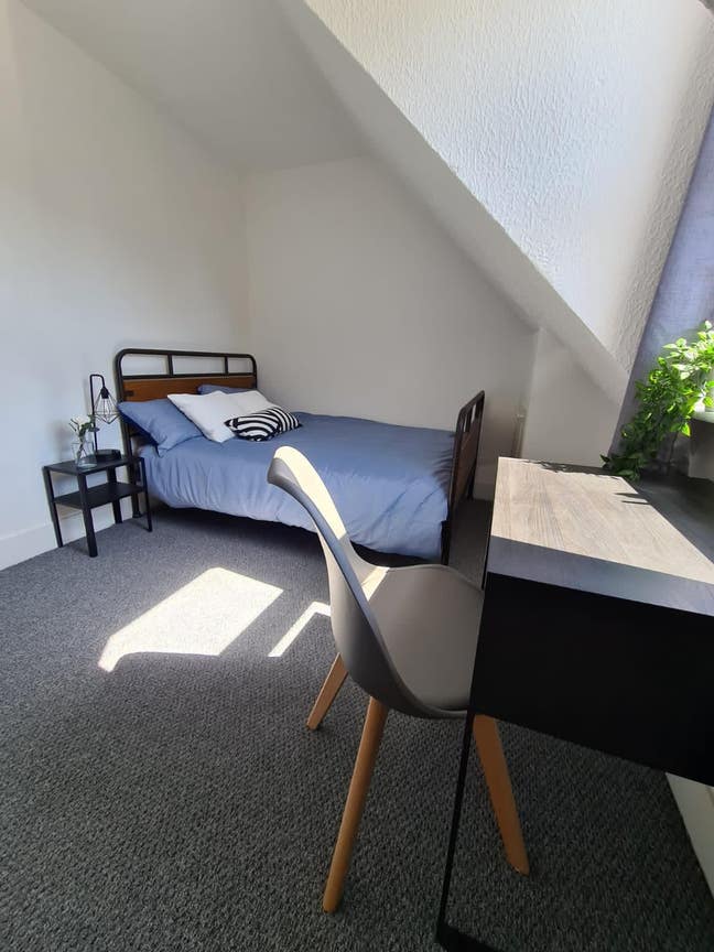Refurbished House-Share in Gladstone Rd Main Photo