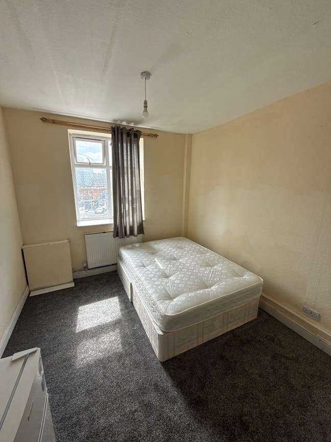 Prime Wembley Location - Spacious Double Rooms  Main Photo