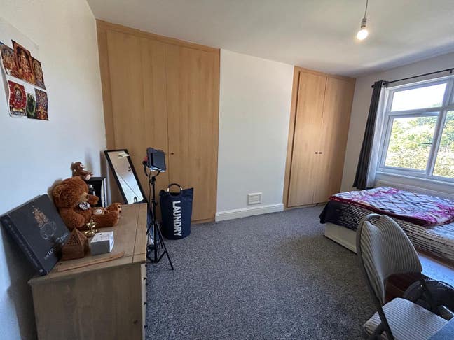 4 Bed House - Available End of Sept Main Photo