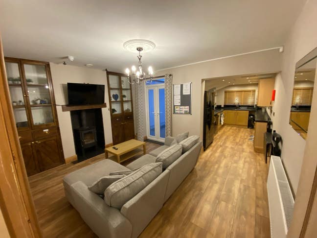 Single Room - 20-25 mins travel time to HPC Main Photo