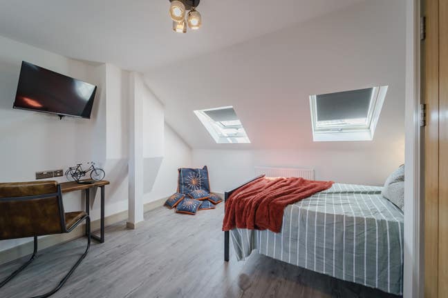 Brand-New Modern Room & Studio – All Bills Include Main Photo