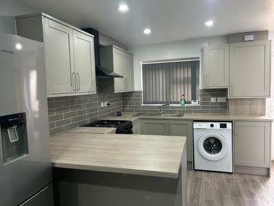 LARGE Double Bdr Northfield Bills Incl DSS/UC Only Main Photo