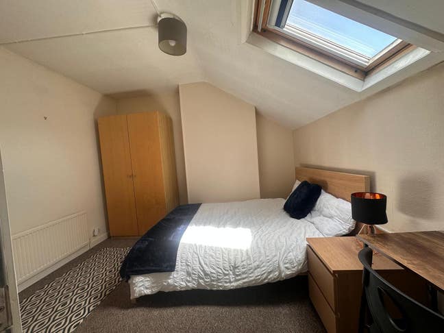 Luxury Double Rooms near Burley train station!  Main Photo