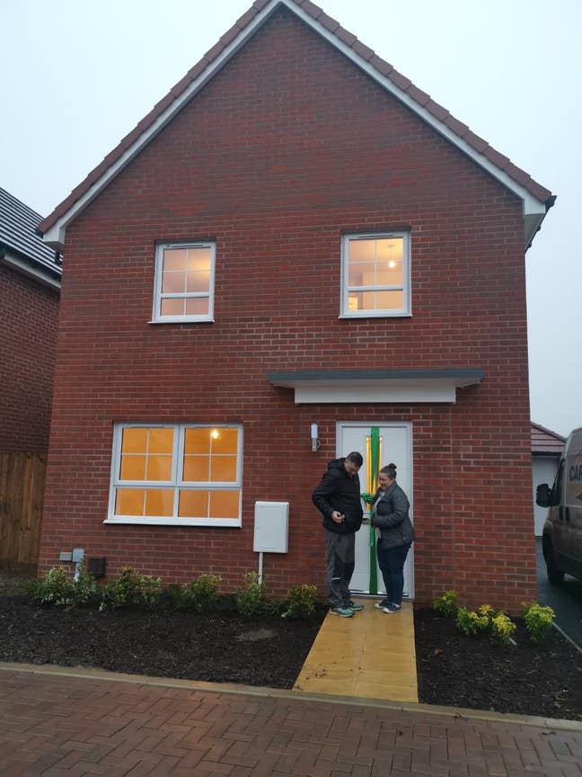 Double bedroom available in new build estate Main Photo