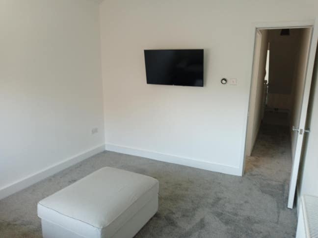 Ensuite room - Fishponds Road Main Photo