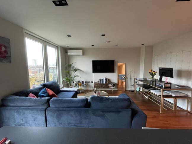 Spacious 2-Bed Duplex Flat with Stunning Main Photo