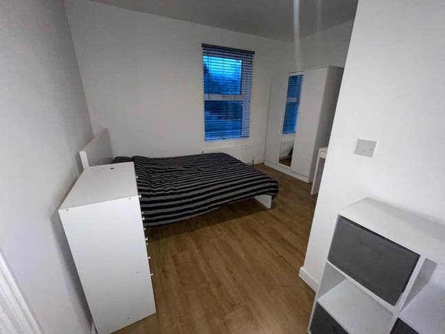 High Quality En-Suite Rooms Available Now Main Photo