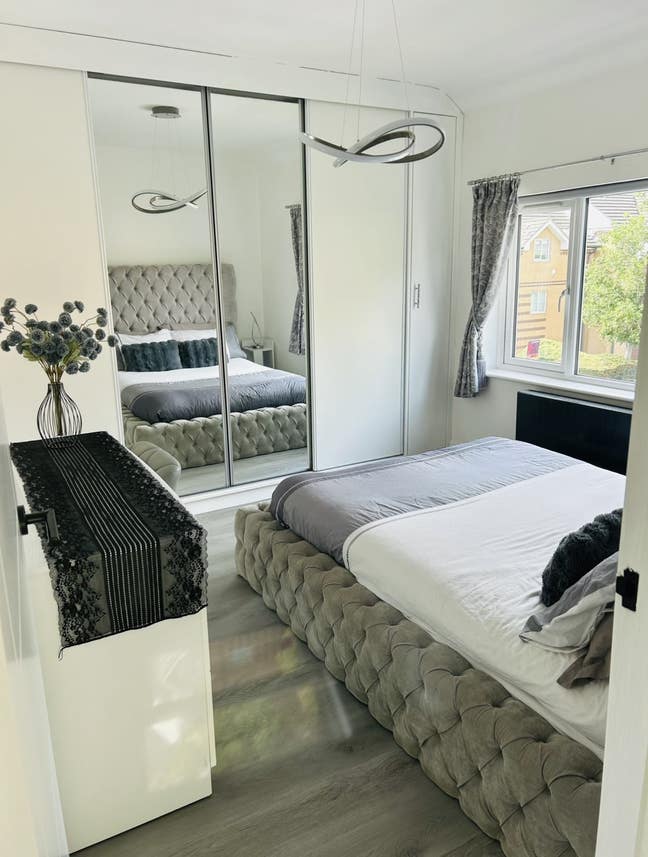Newly Refurbished Double Room- Mon/Fri Let Main Photo
