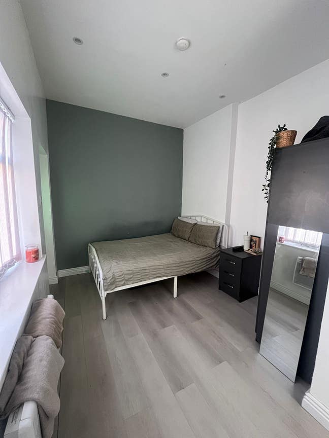 Ensuite Bedrooms Near Tram Station / M43 Main Photo