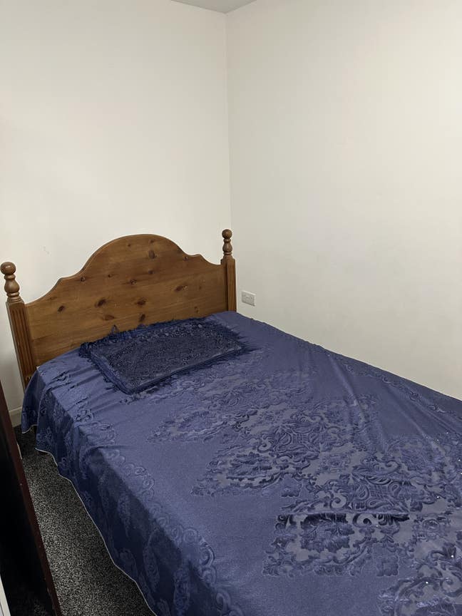 Compact studio with en-suite Main Photo