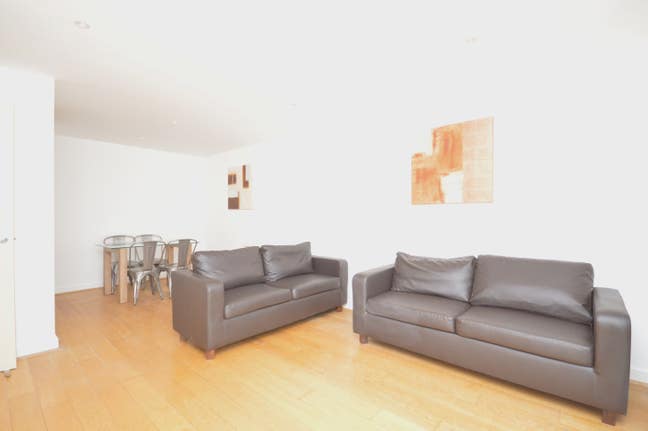 Stylish 2 Double Bedroom Apartment- E16 Main Photo