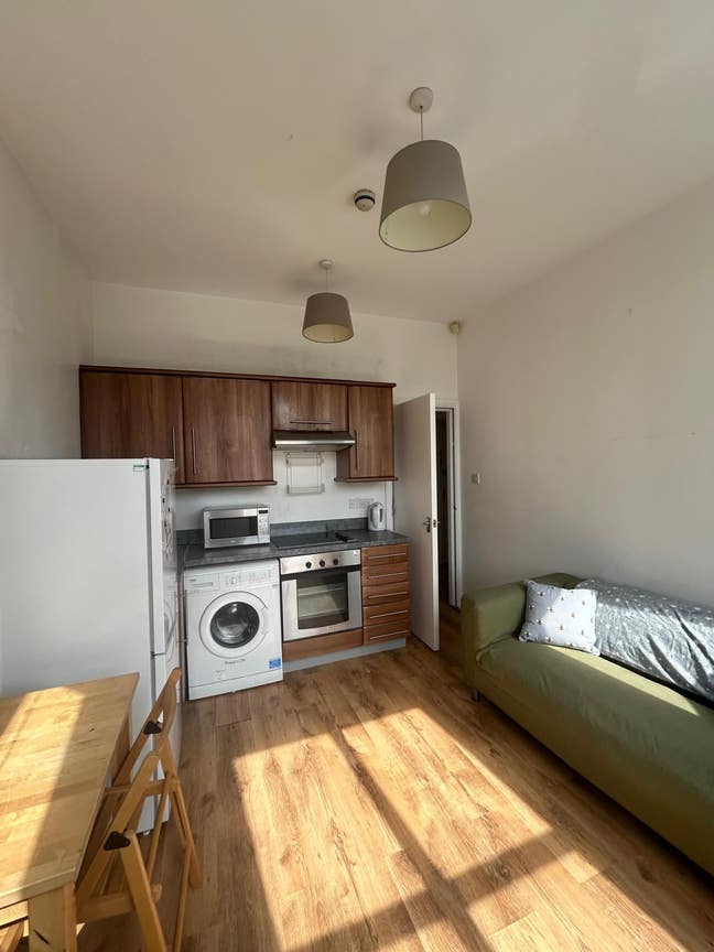 Last 1 Bed Flat, Avail in Levenshulme @, £750 pcm  Main Photo