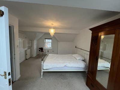 Top-floor En Suite Double Bed Room in city-centre Main Photo