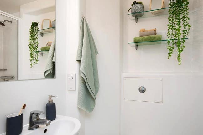 Moonraker Point Ensuite avaible for short term Main Photo