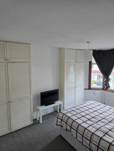 One Modern Double Room – Thornton Heath Main Photo