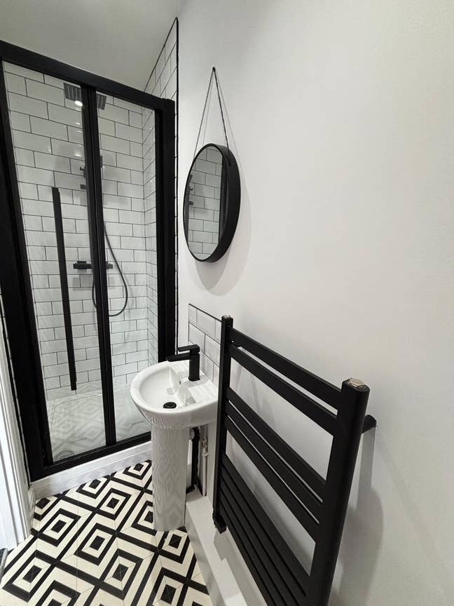  En suite Double Room | NG17 | Off street parking! Main Photo