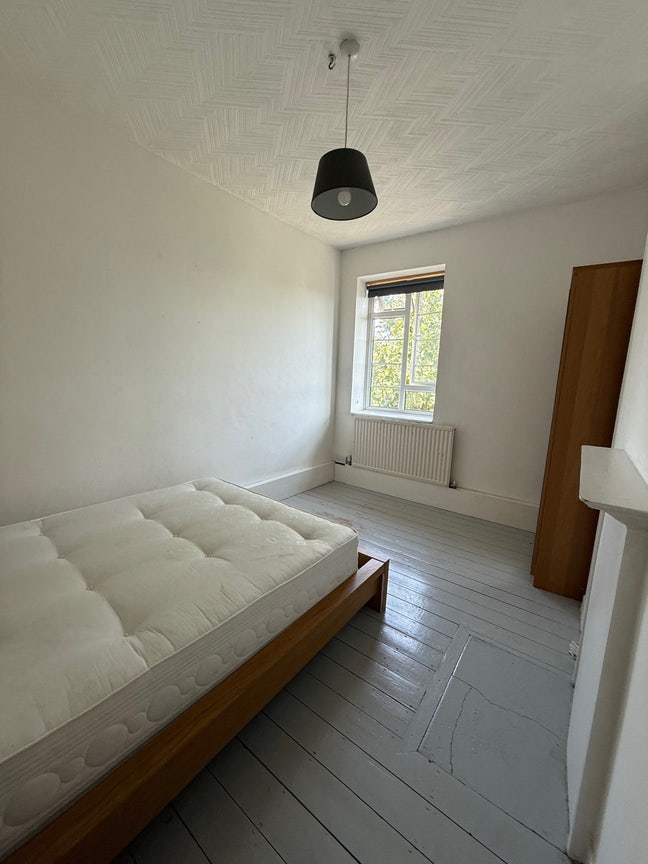 2 Double Bedrooms in the Heart of Brixton Main Photo